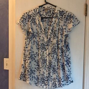 Pretty flowered summer blouse.